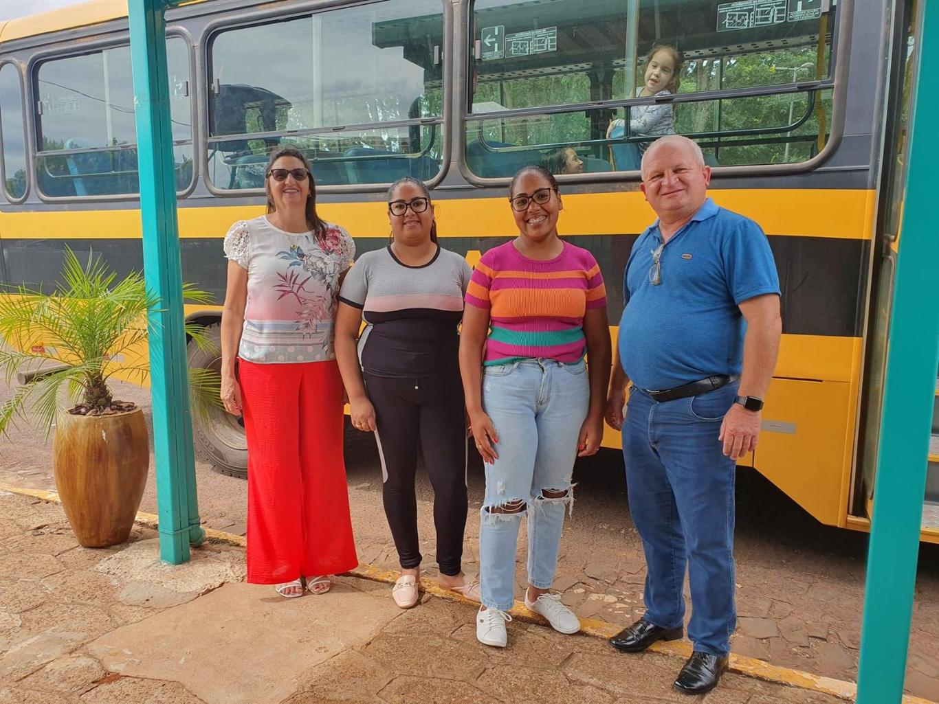 SECRETARIA MUNICIPAL DE EDUCAÇÃO CONTRATA MONITORAS
